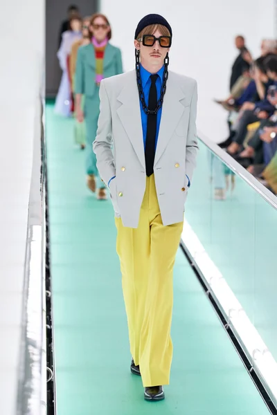 Look 48